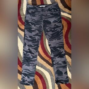 Levi's Women's Skinny 711 Jeans in Black and Gray Camo - Size 27